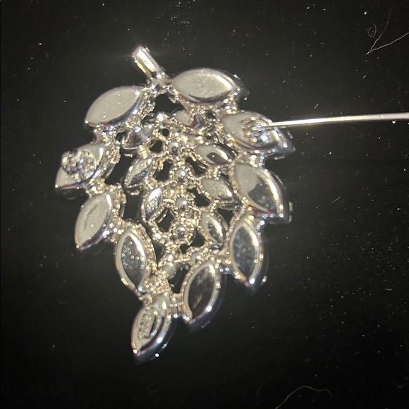 Weiss Rhinestone Brooch - Picture 2 of 2